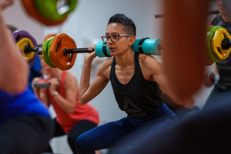 lady doing weights in a class